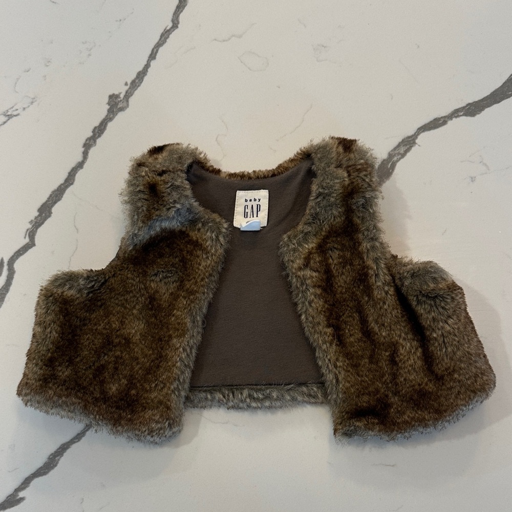 GAP Infant Faux Fur Vest in Tan